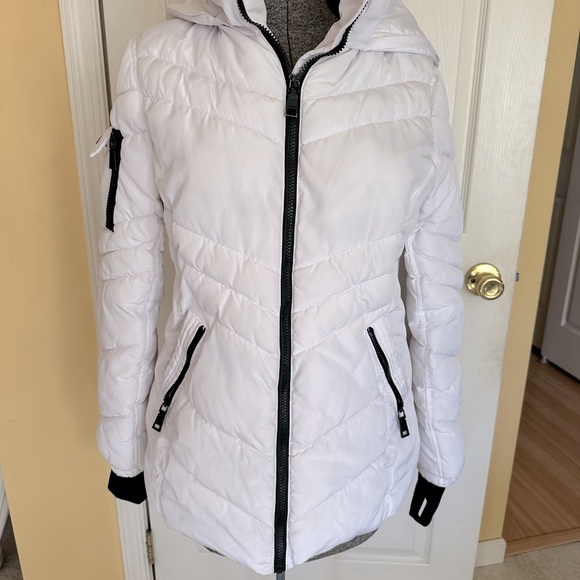 Steve Madden Jackets & Blazers - Women’s Steve Madden hooded white fur hooded ski jacket coat L